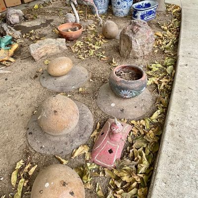 Sale Photo Thumbnail #569: Yard art