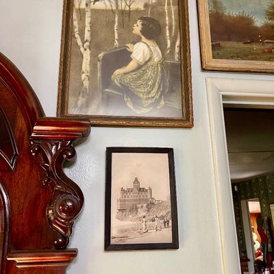 Sale Photo Thumbnail #210: Art 