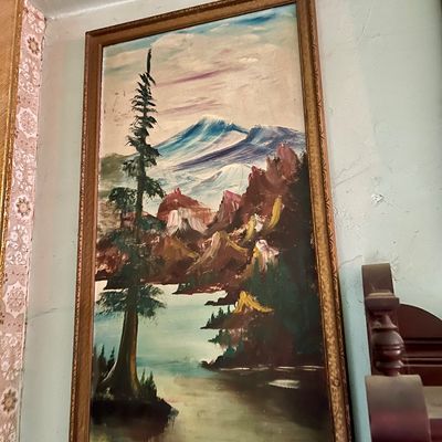Sale Photo Thumbnail #200: Art 
