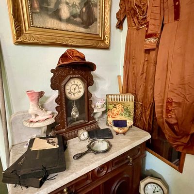 Victorian dresser 