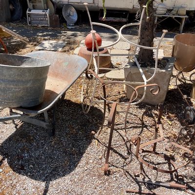 Sale Photo Thumbnail #309: Outdoor items 