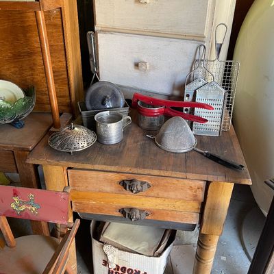 Sale Photo Thumbnail #497: Table