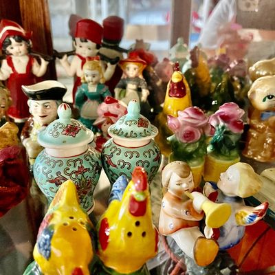 Sale Photo Thumbnail #162: Salt and pepper collection 