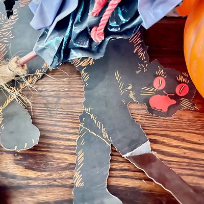 Sale Photo Thumbnail #160: Halloween vintage 