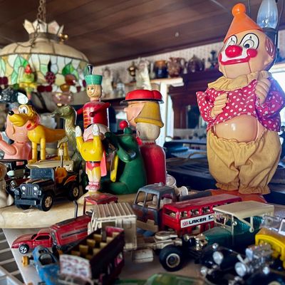 Sale Photo Thumbnail #264: Collectibles 