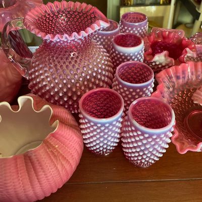 Sale Photo Thumbnail #677: Fenton hobnail set 