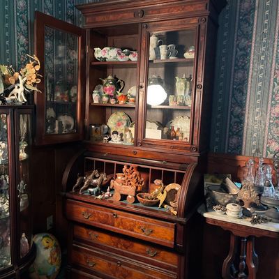 Sale Photo Thumbnail #683: Desk hutch