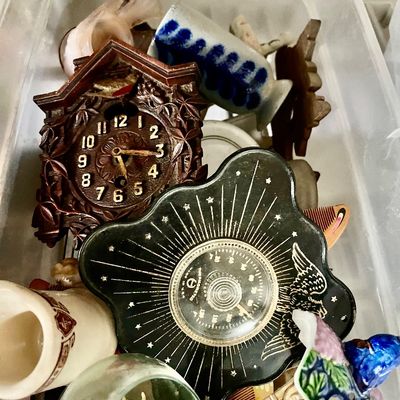 Sale Photo Thumbnail #157: Clocks and collectibles 