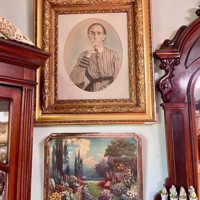 Sale Photo Thumbnail #211: Art