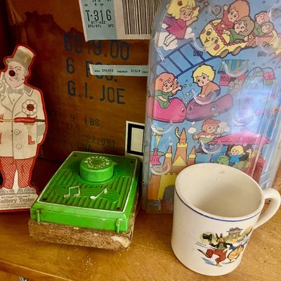 Sale Photo Thumbnail #367: Vintage toys 