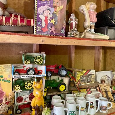 Sale Photo Thumbnail #510: Tractors