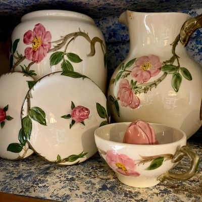 Desert rose we have hundreds of pieces 