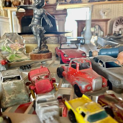 Sale Photo Thumbnail #265: Collectibles 