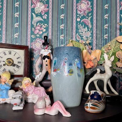 Sale Photo Thumbnail #144: Rare collectibles 