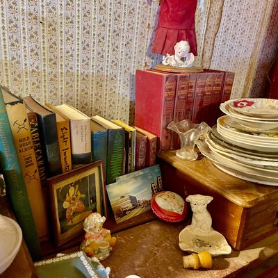 Sale Photo Thumbnail #411: Decor 
