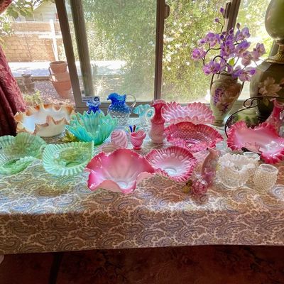Fenton art glass ruffled edges 