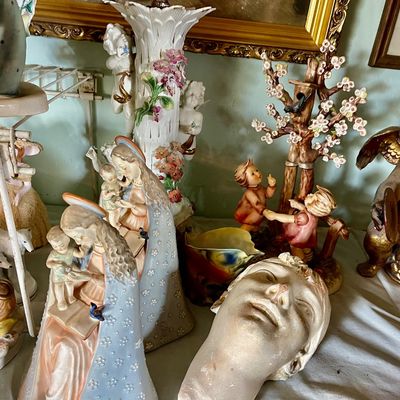 Sale Photo Thumbnail #188: Art pieces 
