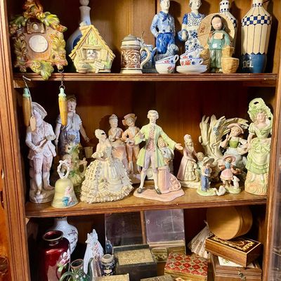 Sale Photo Thumbnail #348: Statues 