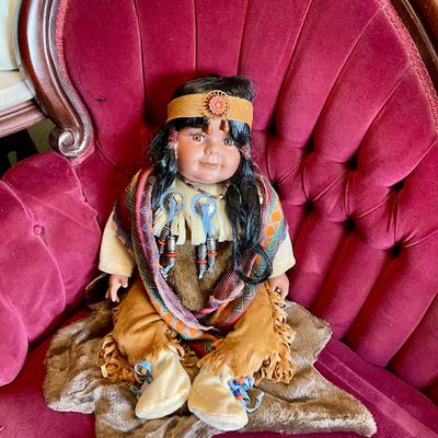 Sale Photo Thumbnail #132: Dolls 