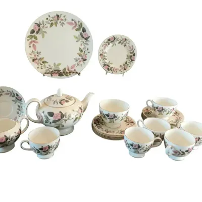 TJ100 Wedgewood "Hathaway Rose" Tea Service & Plate Set