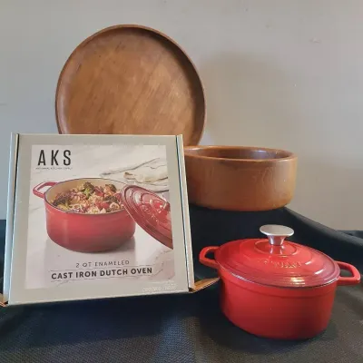 TJ118 NEW AKS Cast Iron Dutch Oven & Wooden Serving Pieces 