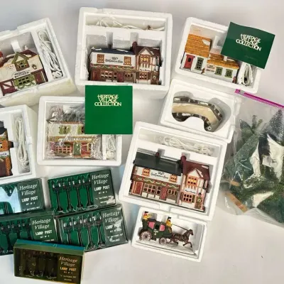 Heritage Village Collection Christmas Village Houses Lamp Posts Lot