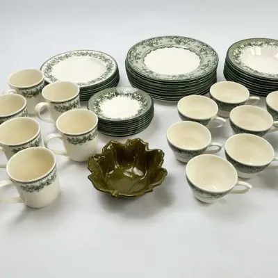 Josiah Wedgwood & Sons Kent Green Ivy Dinnerware Set