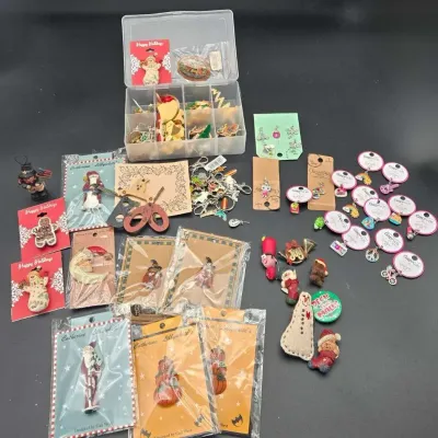 Christmas Brooches Charms Lot Holiday Pins Mixed