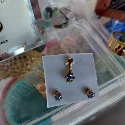 3 Pc Light Purple Pendant and Gold Studs