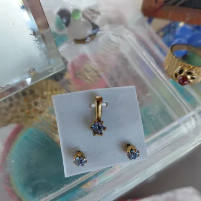 3 Pc Light Purple Pendant and Gold Studs