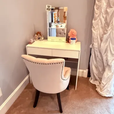 Sale Photo Thumbnail #11: Functional, clean lines, Lighted vanity