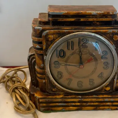 Vintage La Fleur Art Deco Electric Mantel Clock – Faux Burl Woodgrain – 8”