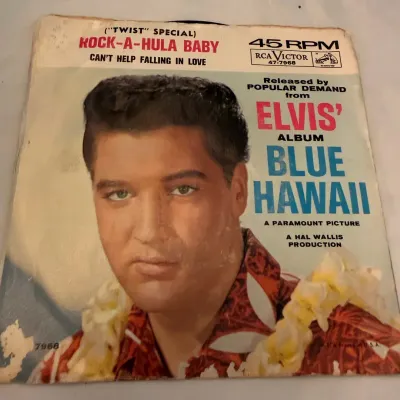 Vintage Elvis Presley “Can’t Help Falling in Love” / “Rock-A-Hula Baby” RCA Victor 47-7968 45 RPM w/