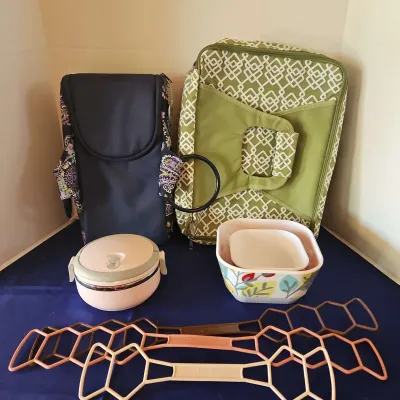 Insulated Carriers - Pink Lunch Lid Bowl - Serving Bowls - Tupperware Handle Carriers