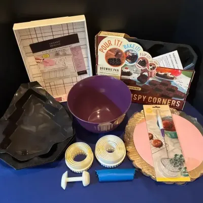 Cake Baking Equipment - Cake Boards, Crispy Corners Brownie Pan, Dipping Scoop, Collapsible Pan 
