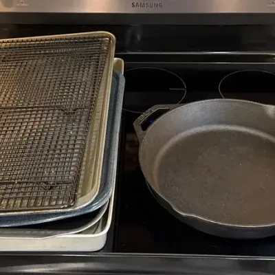 Kitchen Baking Pans - Lodge Cast Iron Skillet, Cookie Sheets, Racks, Broiler Pan, Baking Dish 