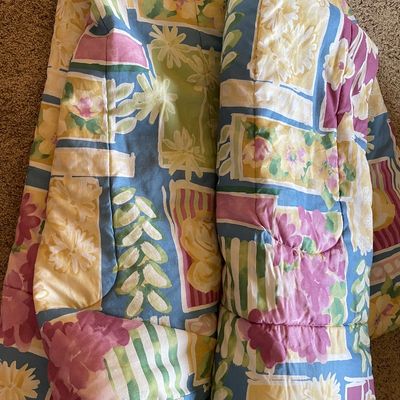 Sale Photo Thumbnail #133: Twin comforter reversible