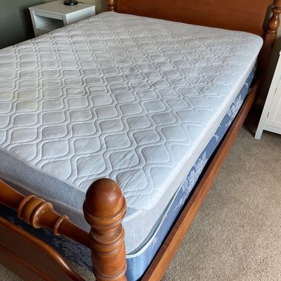 Sale Photo Thumbnail #261: Full bed with mattress