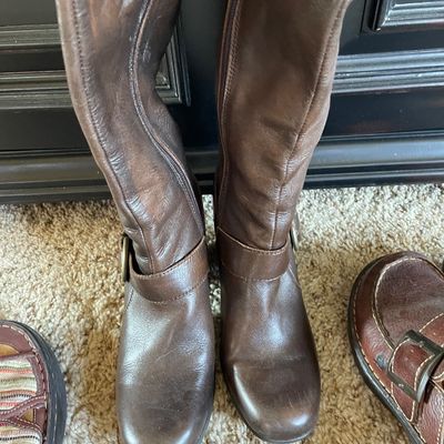 Sale Photo Thumbnail #140: The boots look like new
Shoes are in good shape
Either size 8 or 8.5