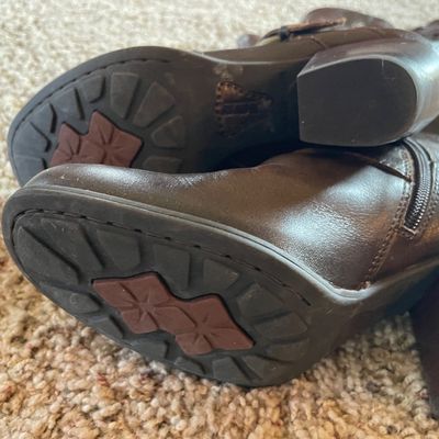 Sale Photo Thumbnail #142: The boots look like new
Shoes are in good shape
Either size 8 or 8.5