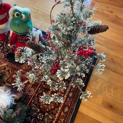 Sale Photo Thumbnail #159: Large lot of Christmas decor