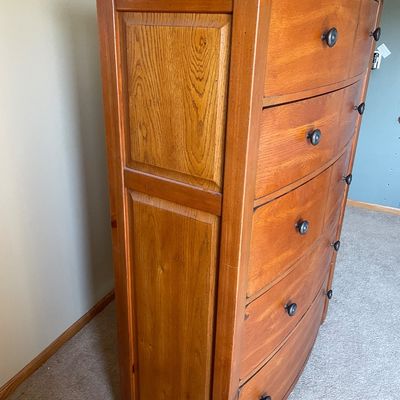 Sale Photo Thumbnail #254: Broyhill dresser