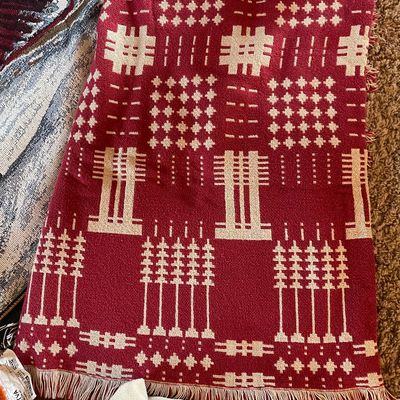 Sale Photo Thumbnail #129: Living room blankets