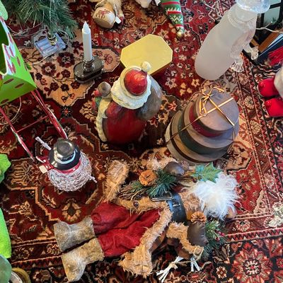 Sale Photo Thumbnail #154: Large lot of Christmas decor