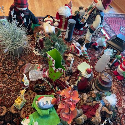 Sale Photo Thumbnail #153: Large lot of Christmas decor