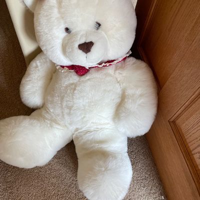 Sale Photo Thumbnail #336: White bear is fairly large