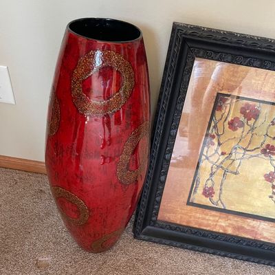 Sale Photo Thumbnail #332: 2 vases and pic