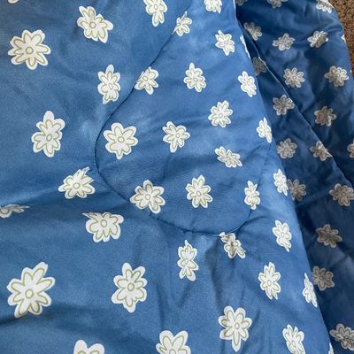Sale Photo Thumbnail #134: Twin comforter reversible