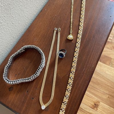 Sale Photo Thumbnail #388: Vintage jewelry