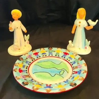Charming Child-Themed Decor - Figurines & Playful Plate